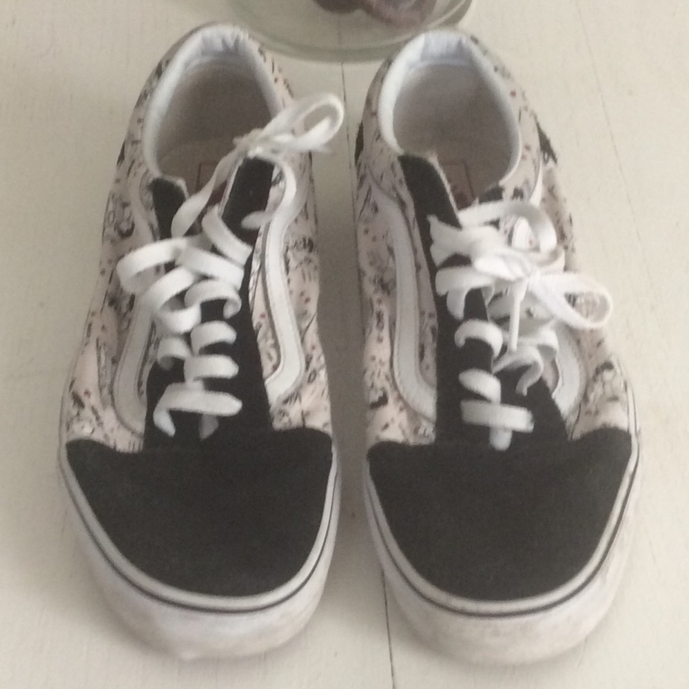 Vans x peanuts shoes size Mens 8.5 or women’s 10